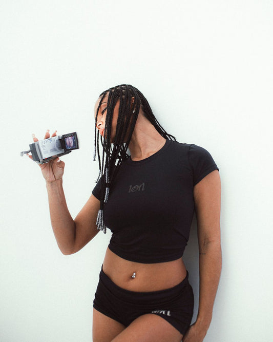 Baby Tee Preta "Ash Leather Contour"