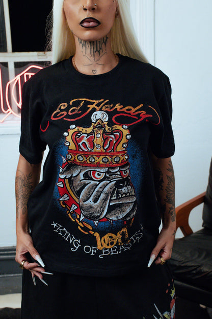 Camiseta Preta Rhinestone "King of Beats" Ed Hardy & 1OF1 Exclusivist
