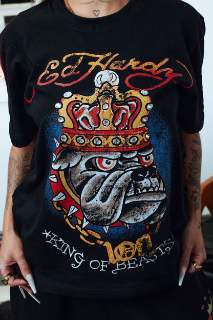 Camiseta Preta Rhinestone "King of Beats" Ed Hardy & 1OF1 Exclusivist